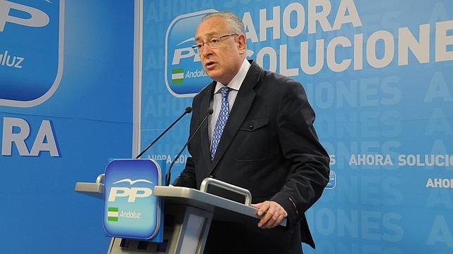 El PP pide al consejero que hable del dragado en el Parlamento