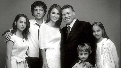 Los reyes Abdalá y Rania de Jordania felicitan el Año Nuevo junto a sus hijos