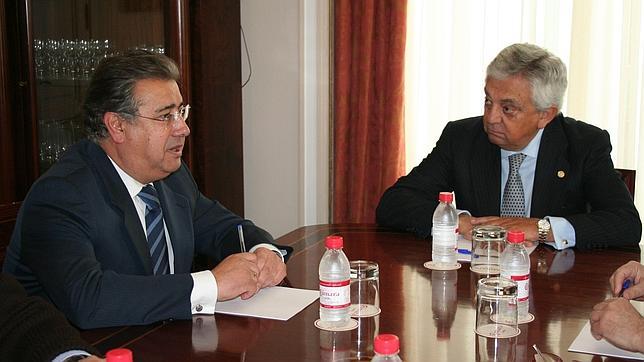 Zoido presenta su programa en la Cámara de Comercio