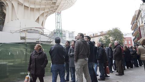 Colas al pie de las Setas para ver el Antiquarium