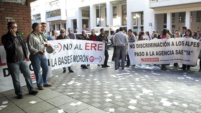 Dos cargos del PSOE se beneficiaron del ERE de la base aérea de Morón