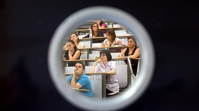 La Junta impone la oposición libre para ser funcionario