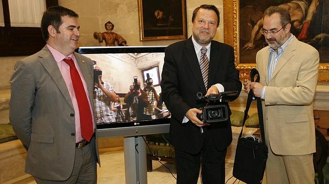 Apagón a Giralda TV por una deuda de 4 millones con una productora