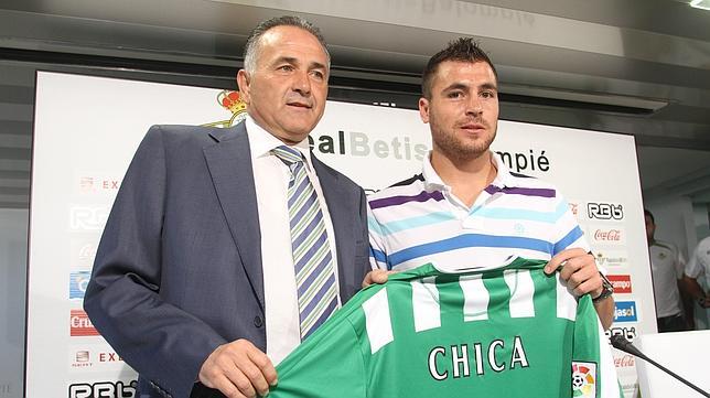 El Betis intensifica las negociaciones para contratar a Matilla