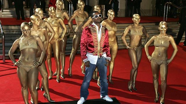 Kanye West se cae en pleno concierto