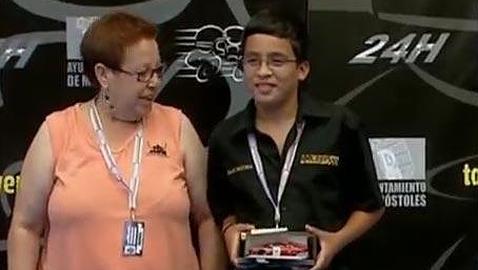 Un joven sevillano, entre los mejores de España jugando al Scalectrix