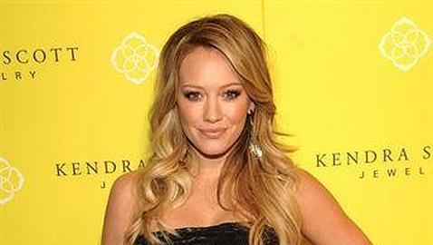 Hilary Duff anuncia su embarazo el mismo día de su aniversario