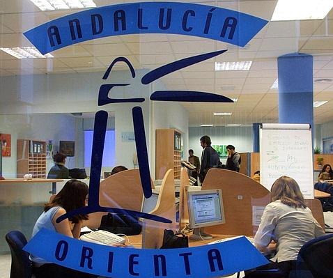 Orientadores culpan a la Junta del «desamparo» de los parados