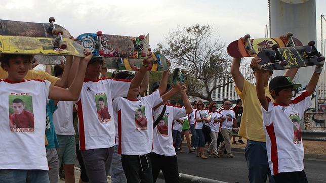 Casi 300 personas se manifiestan para pedir mejoras en el Skatepark