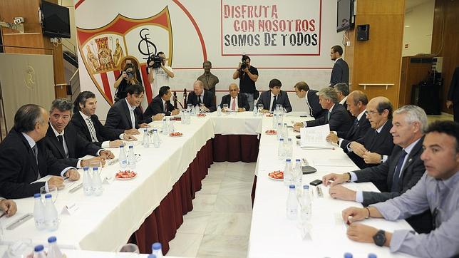 Del Nido logra la adhesión de Valencia y Atlético