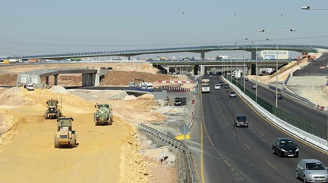 La SE-40 se abrirá en 2030 si se mantiene el ritmo actual de las obras