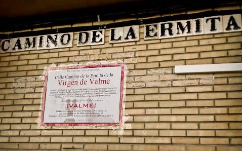 Piden a Zoido que reponga el rótulo a la Virgen de Valme que quitó Monteseirín