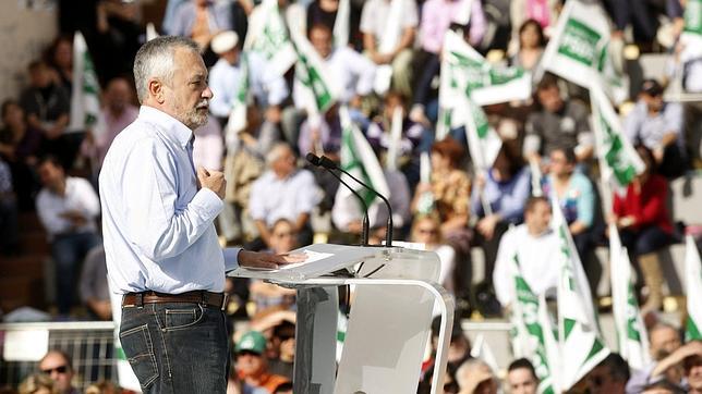 Griñán intenta meter miedo con la fecha del 20-N de hace 36 años
