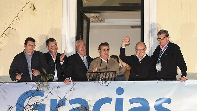 Arenas: «El PP recibe la mayor victoria de la democracia con humidad, humildad y humildad»