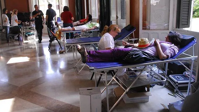Denuncian «enchufes» de familiares en el hospital de Huelva