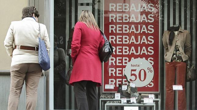 El comercio confía en que las rebajas palíen la bajada en el consumo