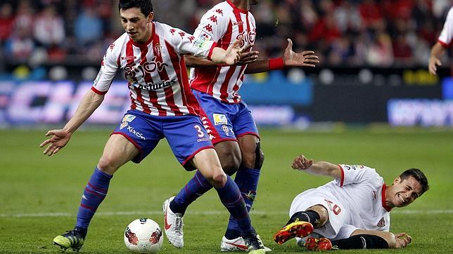 El Sevilla cae en la trampa de Clemente