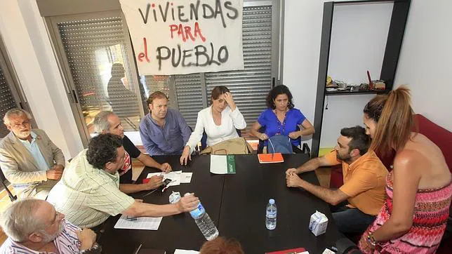 Cortés: «Hay que evitar que haya casas sin gente y gente sin casas»