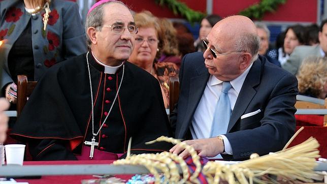 Asenjo despide a Adolfo Arenas y pasa el testigo a su vicepresidente, Carlos Bourrellier