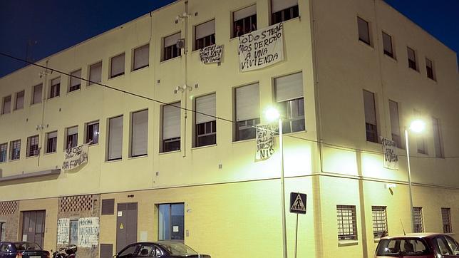 Nueva «okupación» en Sevilla: siete familias en un edificio de Triana