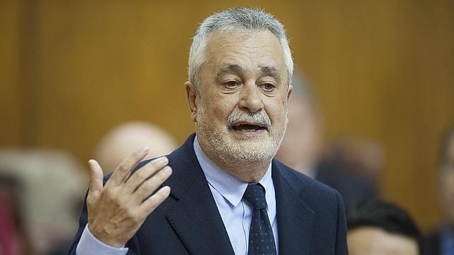 Griñán denuncia una «guerra despiadada» contra CC. OO. y UGT