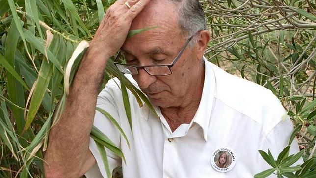 El abuelo de Marta, durante una de las búsquedas en la zona de Caño Ronco