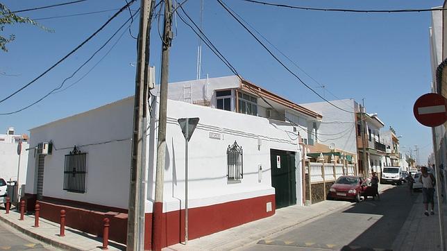 En aeropuerto viejo aún hay calles con el tendido eléctrico al aire y calles sin asfaltar