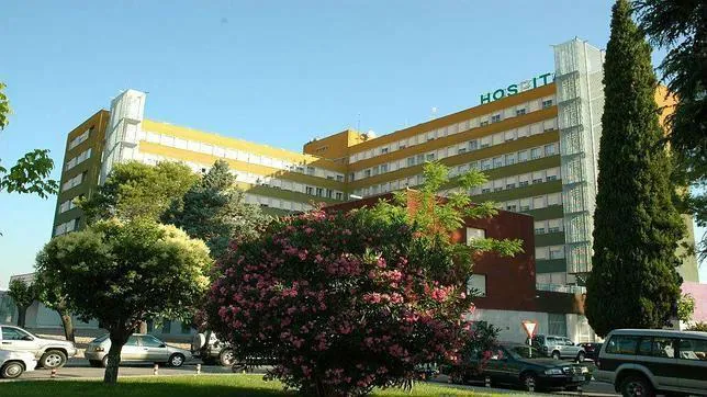 El complejo hospitalario de Jaén cerrará  una de cada cuatro camas en agosto