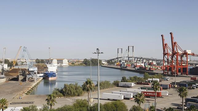 El puerto de Sevilla trata de evitar la marcha de empresas