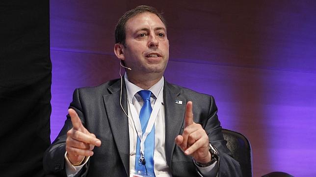 El alcalde tuitero de Jun: «la primera candidatura 2.0» a las primarias del PSOE-A