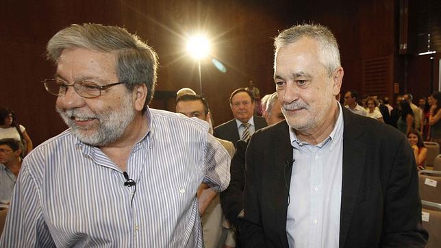 Toscano: «Lo lógico es que Griñán deje igual de rápido la Secretaría General y la Presidencia del PSOE»