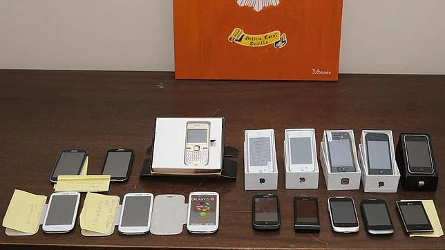 La Policía Local decomisa móviles de alta gama en el mercadillo del Charco de la Pava