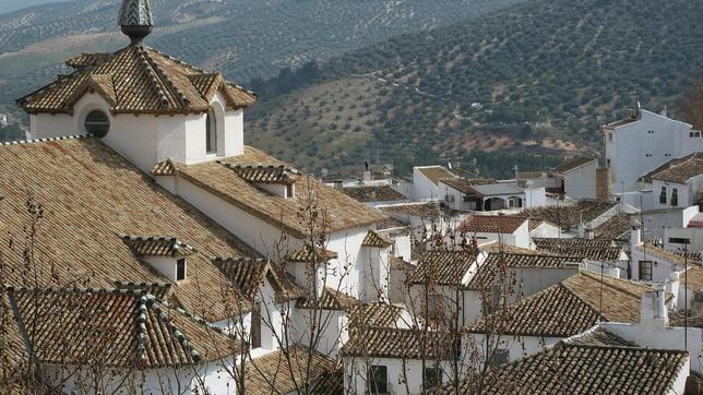 Vista de Priego, con la sierra