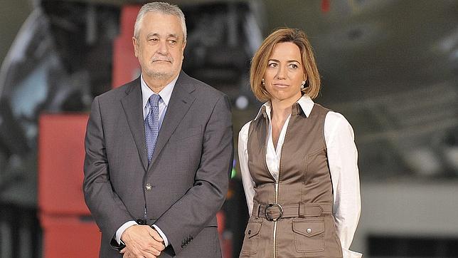 El presidente de la Junta, José Antonio Griñán, junto a la socialista Carmen Chacón siendo ésta ministra de Defensa