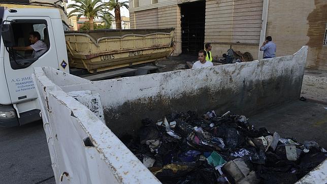 La Junta no aparece por Los Palacios hasta cuatro días después del fuego en el archivo