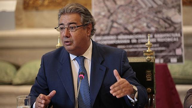 Zoido destaca el rigor del auto de Alaya y pide explicaciones al PSOE