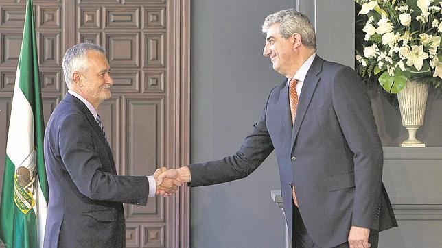 La Junta dice que cesa a «petición propia» al viceconsejero imputado en los ERE