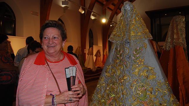 Casi 40 años dedicados a vestir a la Virgen de Valme