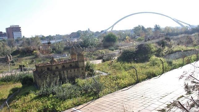 La Junta, dispuesta a volver a licitar pero no a invertir en «Andalucía de los Niños»