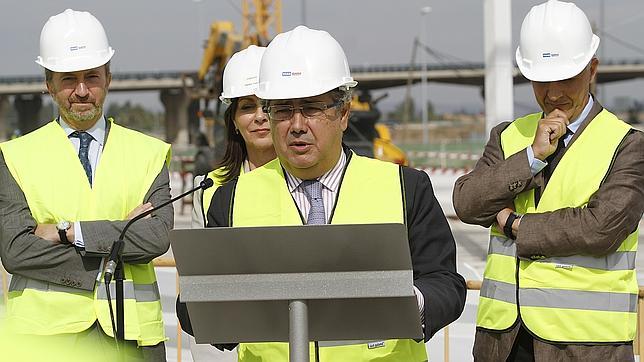 Zoido pide a la Junta que incluya la Ciudad de la Justicia en los próximos presupuestos