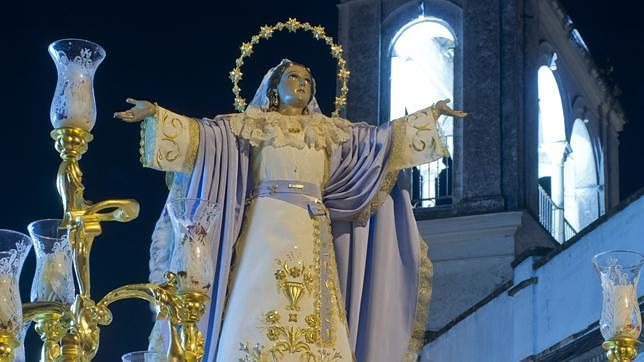 Besamanos Extraordinario de la Virgen de la Asunción en la capilla de San Sebastián