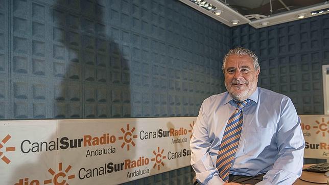 Una televisión gigante siempre en crisis