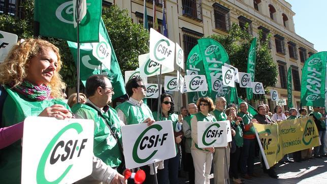 Un juez ordena la devolución íntegra de la paga extra a un funcionario