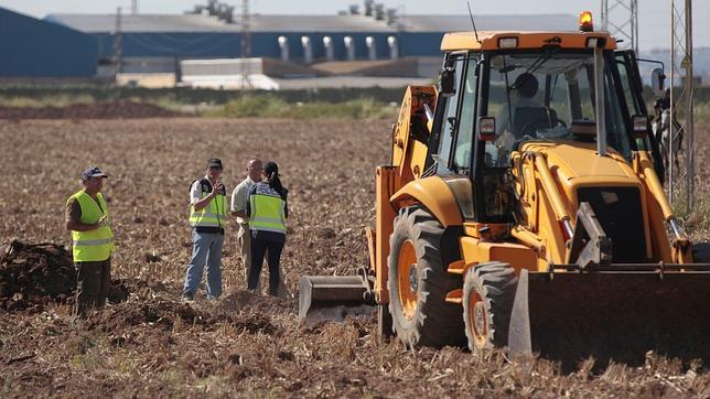 La Policía informa al juez de que busca el cuerpo de Marta del Castillo en otras fincas