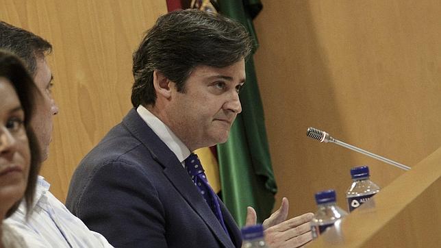 Carmona niega «irregularidades» en contratos del Ayuntamiento de Tomares al «no existir reparos» del interventor