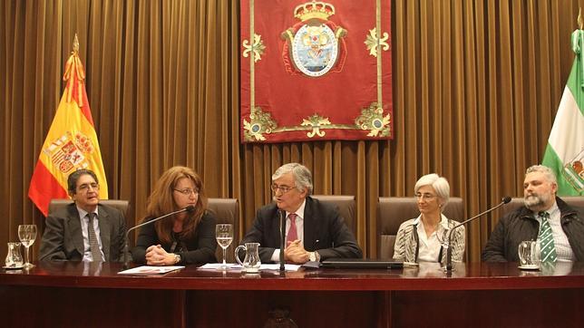 García Calderón dice que si instruyera el fiscal, la investigación de los ERE acabaría antes