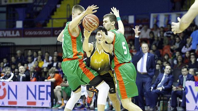 El Cajasol vence en San Pablo a La Bruixa D'or y se acerca a la clasificación copera (78-60)