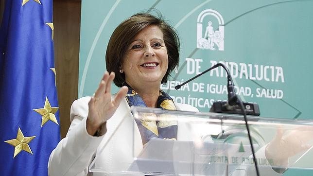 La consejera advierte que ningún directivo es «imprescindible» en el SAS