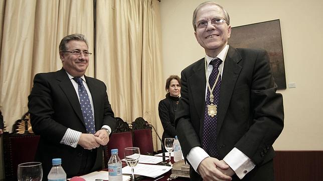 Pérez Calero renueva su mandato con la idea de abrir el Ateneo a Sevilla