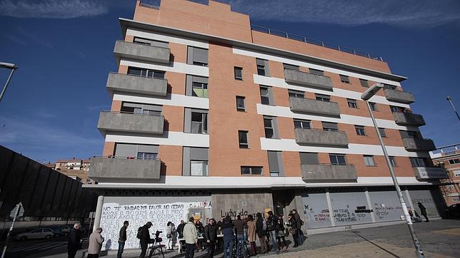 Concentración de la corrala Utopía el día que expira el plazo previo al desalojo